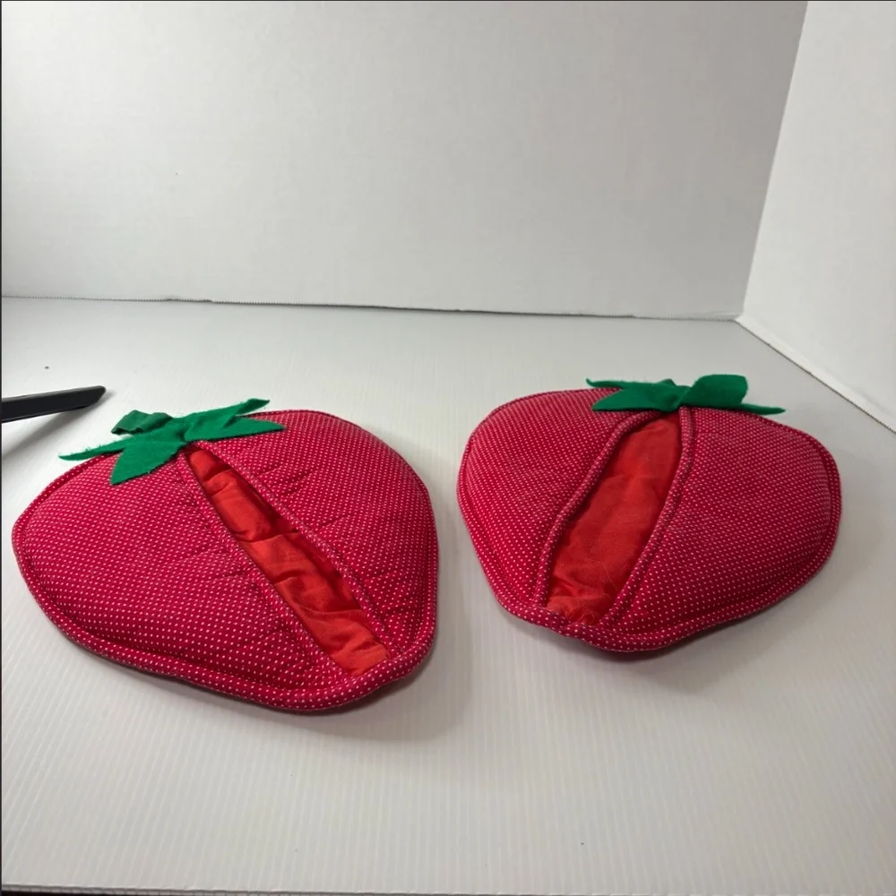 Vintage Strawberry Shaped Pot Holders, Oven Mitts, Trivets, Potholders Set of 2